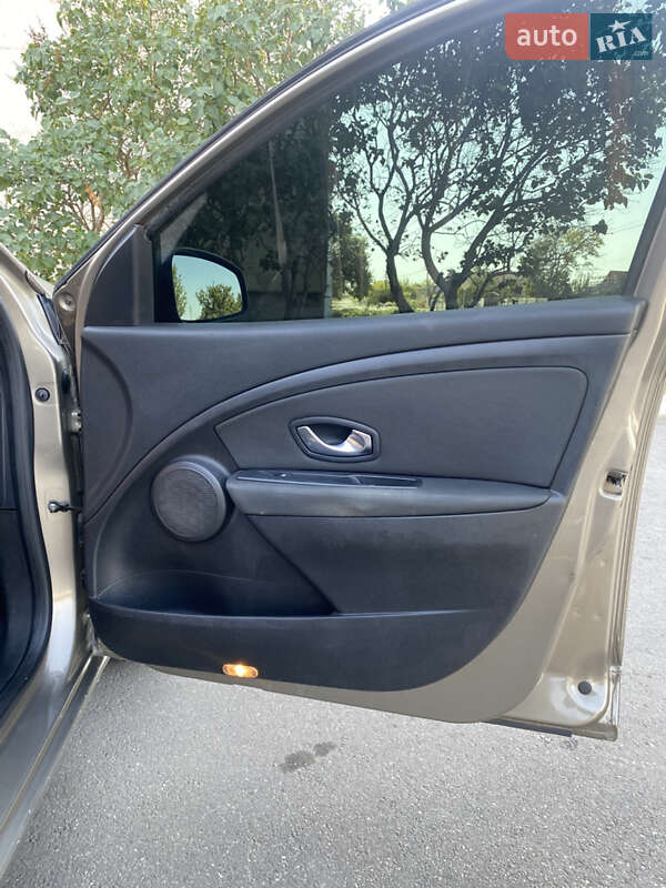 Универсал Renault Megane 2010 в Баштанке фото 37 Универсал Renault Megane 2010 в Баштанке