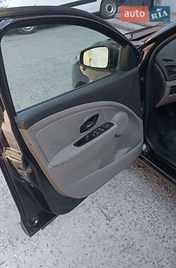 Хэтчбек Renault Megane 2011 в 
