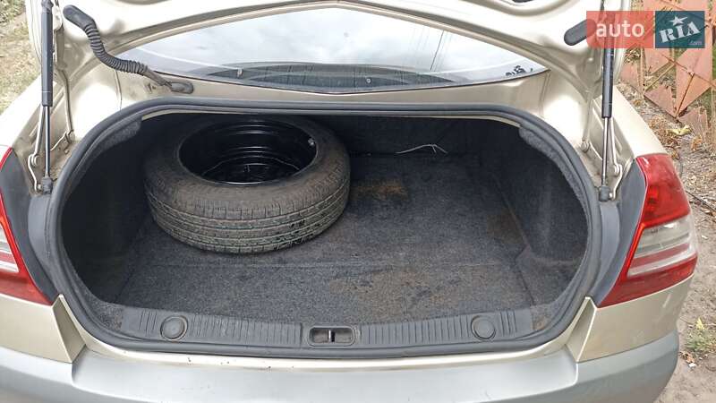 Седан Renault Megane 2006 в Днепре