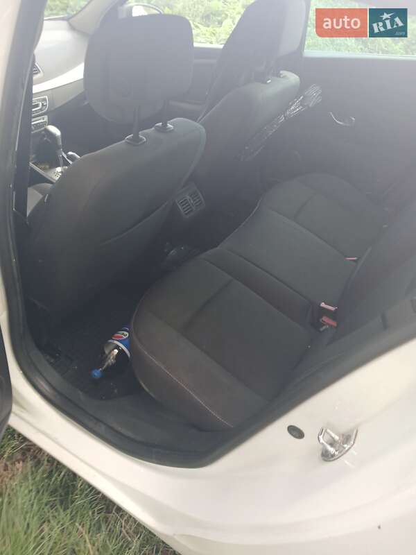 Хэтчбек Renault Megane 2011 в Львове фото 11 Хэтчбек Renault Megane 2011 в Львове