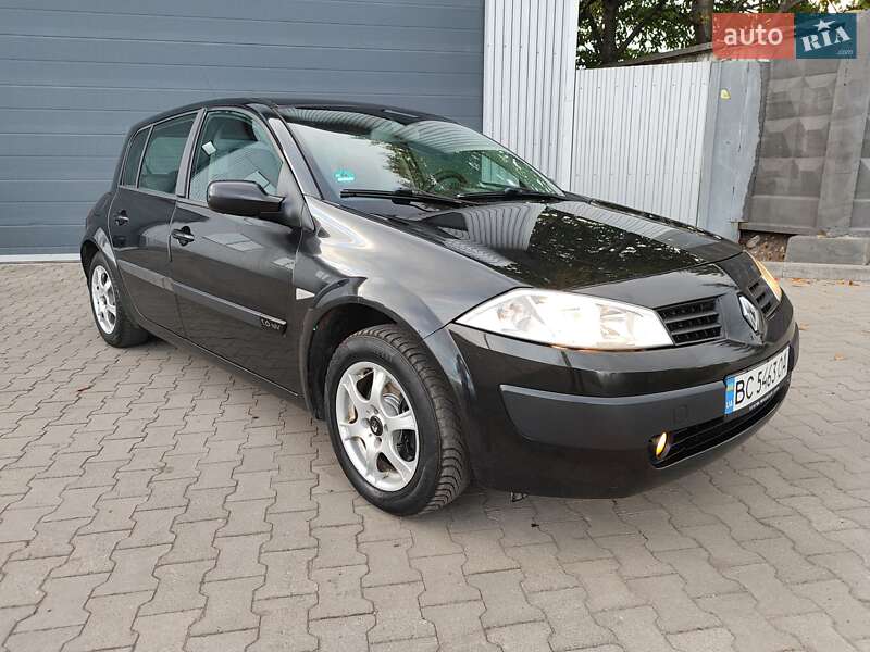 Хэтчбек Renault Megane 2004 в 