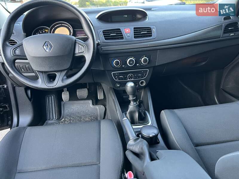 Универсал Renault Megane 2010 в Ромнах фото 35 Универсал Renault Megane 2010 в Ромнах