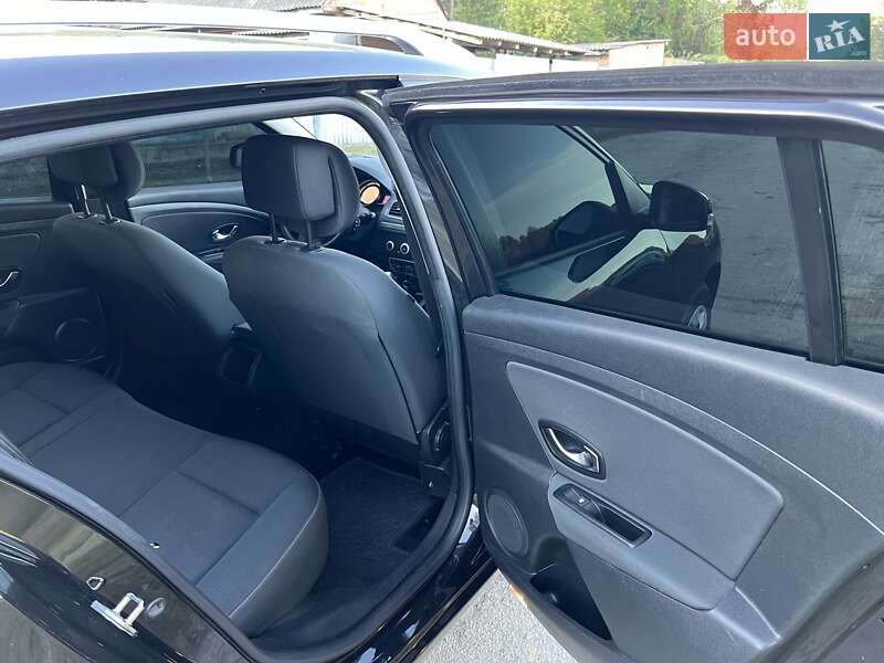 Универсал Renault Megane 2010 в Ромнах фото 40 Универсал Renault Megane 2010 в Ромнах