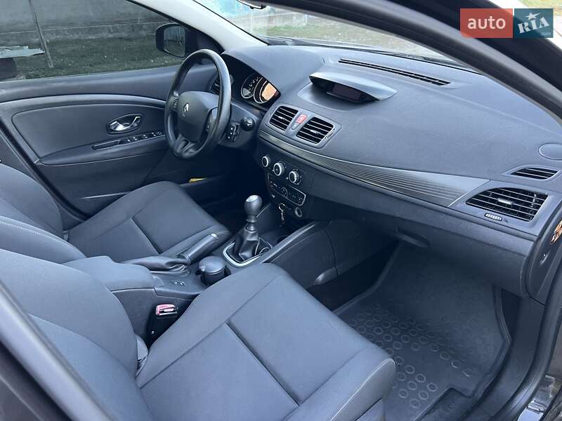 Универсал Renault Megane 2010 в Ромнах фото 41 Универсал Renault Megane 2010 в Ромнах