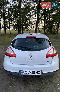 Хэтчбек Renault Megane 2012 в 
