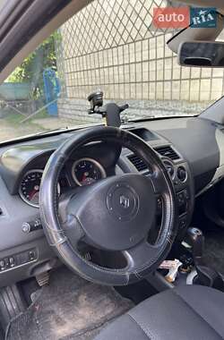 Седан Renault Megane 2005 в  фото 5 Седан Renault Megane 2005 в