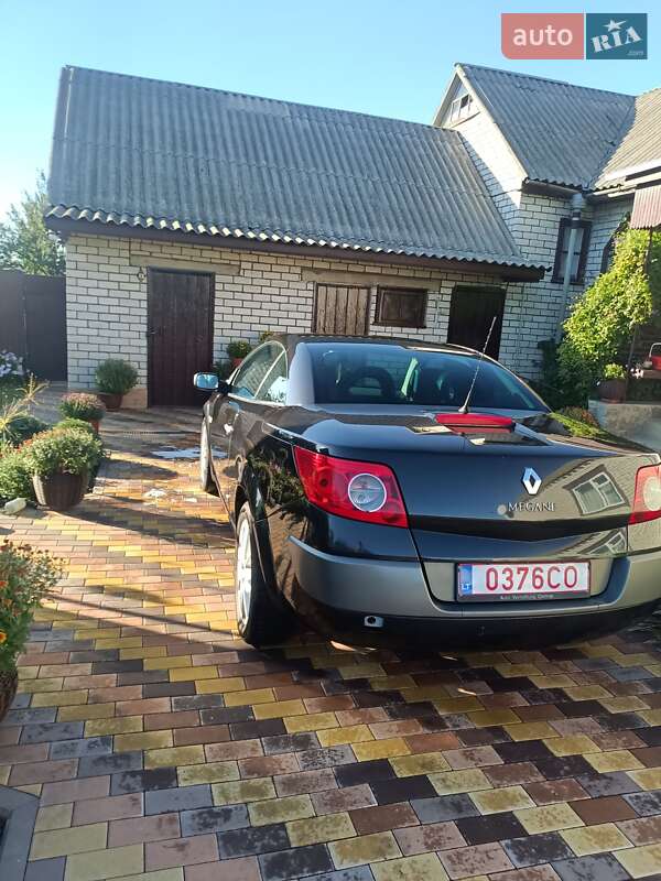 Кабриолет Renault Megane 2008 в  фото Кабриолет Renault Megane 2008 в