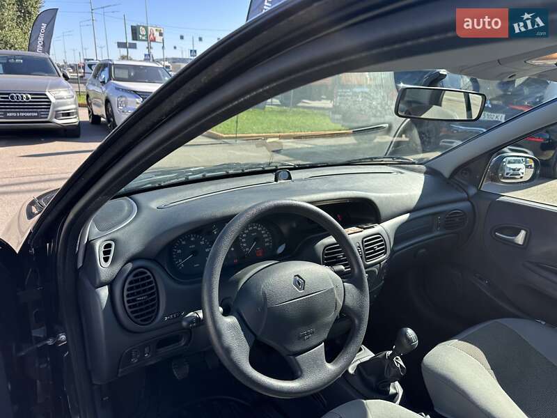 Седан Renault Megane 2003 в Киеве
