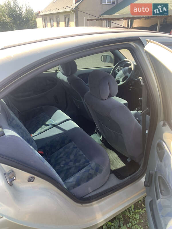Хэтчбек Renault Megane 1998 в Дубно