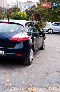 Хэтчбек Renault Megane 2010 в 