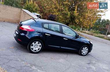 Хэтчбек Renault Megane 2010 в 