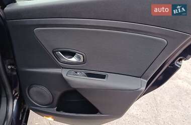 Хэтчбек Renault Megane 2010 в 