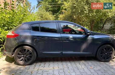 Хэтчбек Renault Megane 2010 в 