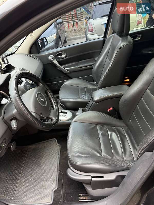 Седан Renault Megane 2006 в Вишневом фото 7 Седан Renault Megane 2006 в Вишневом
