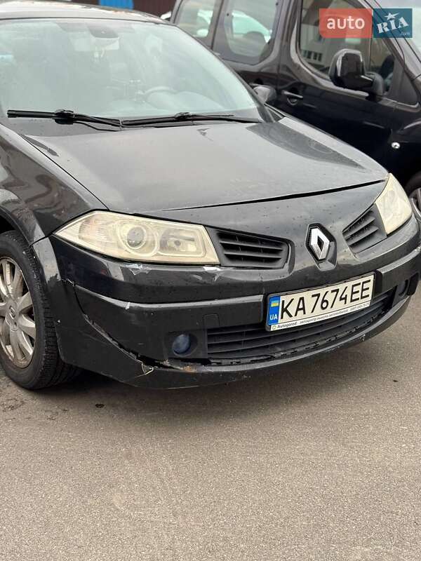 Седан Renault Megane 2006 в Вишневом фото 6 Седан Renault Megane 2006 в Вишневом