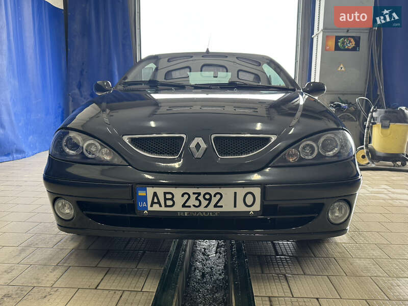 Купе Renault Megane 2000 в Городке