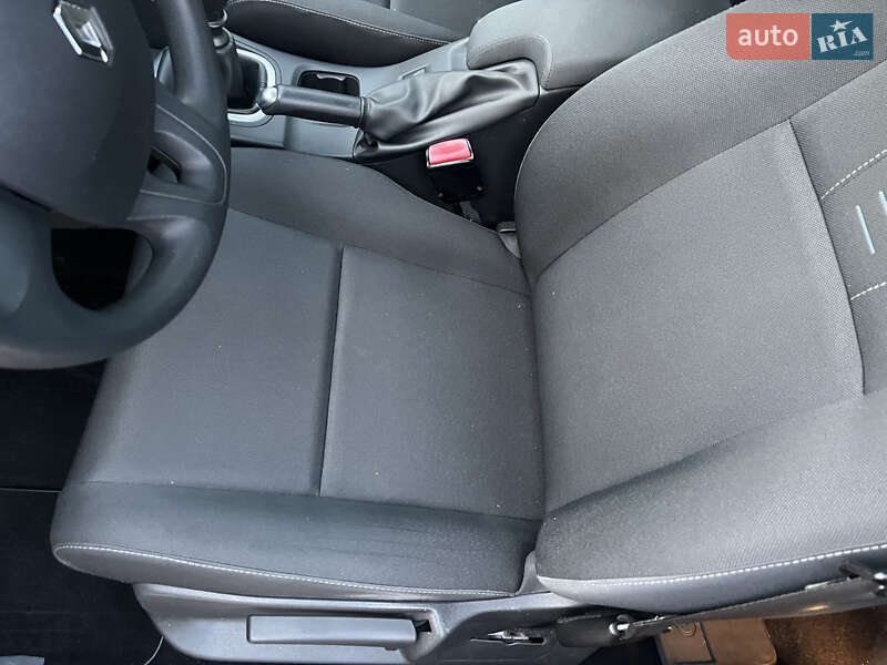 Хетчбек Renault Megane 2010 в Охтирці фото 39 Хетчбек Renault Megane 2010 в Охтирці