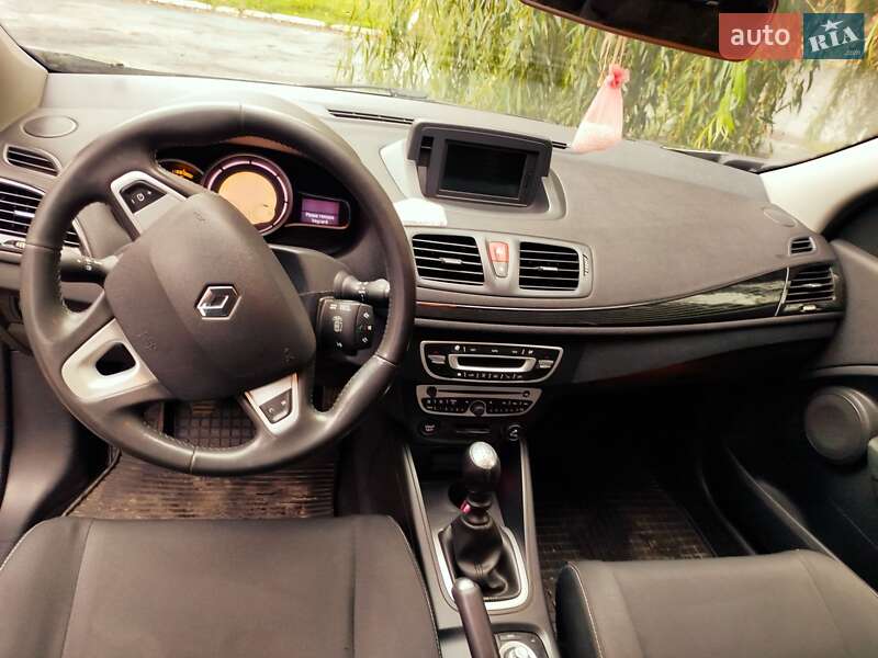 Хэтчбек Renault Megane 2011 в Нововолынске фото 4 Хэтчбек Renault Megane 2011 в Нововолынске