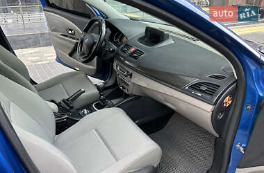 Хетчбек Renault Megane 2010 в 