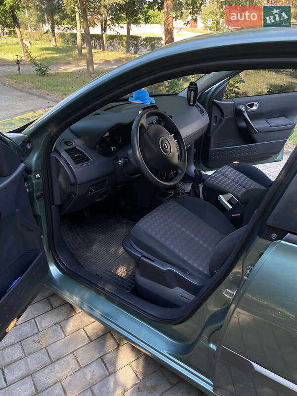 Седан Renault Megane 2006 в Дергачах