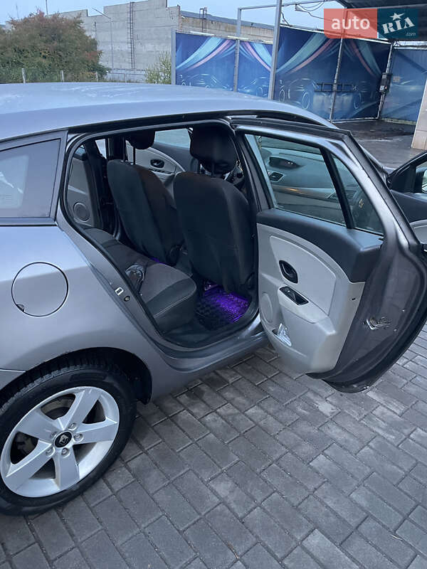 Универсал Renault Megane 2011 в Ахтырке фото 12 Универсал Renault Megane 2011 в Ахтырке