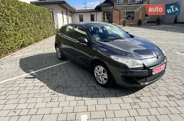 Хэтчбек Renault Megane 2012 в 