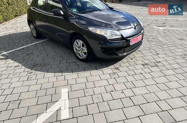 Хэтчбек Renault Megane 2012 в 