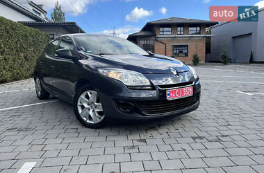 Хэтчбек Renault Megane 2012 в 
