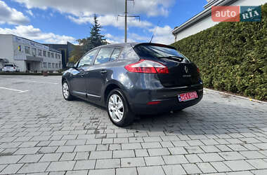 Хэтчбек Renault Megane 2012 в 