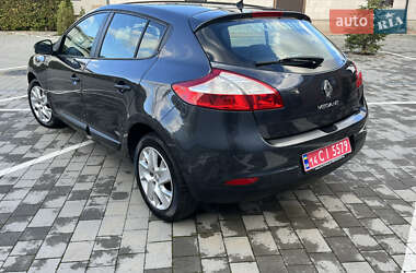 Хэтчбек Renault Megane 2012 в 