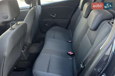 Хэтчбек Renault Megane 2012 в 
