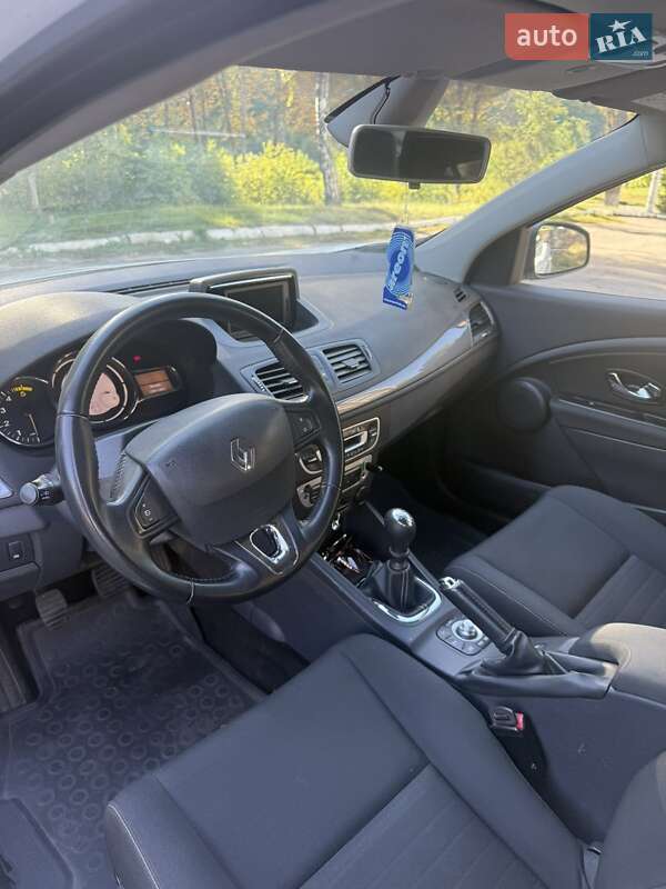Универсал Renault Megane 2015 в Тальном фото 7 Универсал Renault Megane 2015 в Тальном
