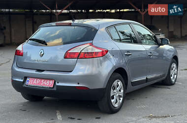 Хетчбек Renault Megane 2010 в 