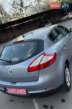 Хетчбек Renault Megane 2010 в 