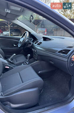 Хетчбек Renault Megane 2010 в 