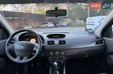 Хетчбек Renault Megane 2010 в 