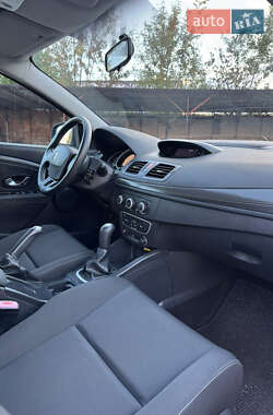 Хетчбек Renault Megane 2010 в 