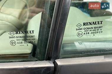 Кабриолет Renault Megane 2005 в  фото 12 Кабриолет Renault Megane 2005 в