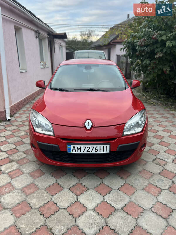 Хэтчбек Renault Megane 2010 в 
