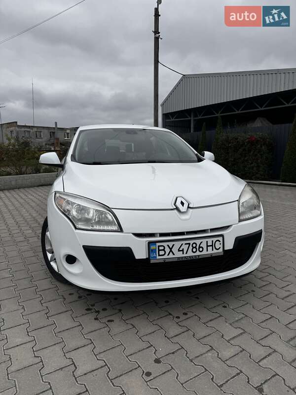 Хетчбек Renault Megane 2010 в  фото Хетчбек Renault Megane 2010 в