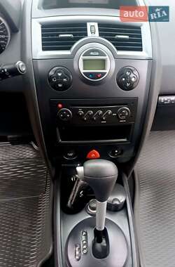 Хэтчбек Renault Megane 2008 в 