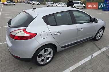 Хетчбек Renault Megane 2010 в 