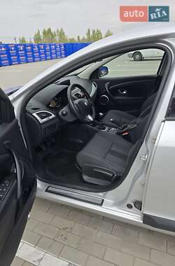 Хетчбек Renault Megane 2010 в 