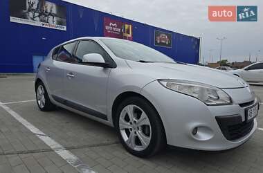 Хетчбек Renault Megane 2010 в 