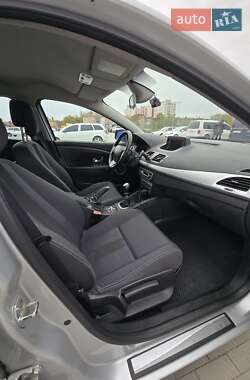 Хетчбек Renault Megane 2010 в 