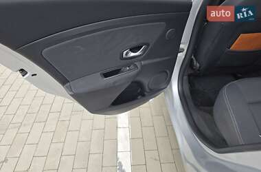 Хетчбек Renault Megane 2010 в 