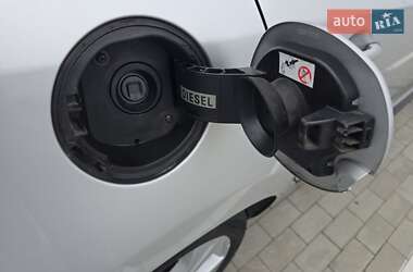 Хетчбек Renault Megane 2010 в 