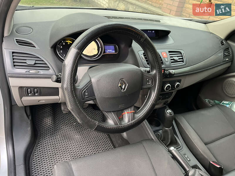 Хэтчбек Renault Megane 2011 в Кременчуге фото 6 Хэтчбек Renault Megane 2011 в Кременчуге