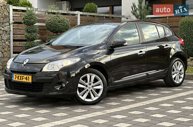 Хэтчбек Renault Megane 2011 в 