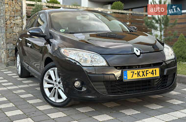 Хэтчбек Renault Megane 2011 в 